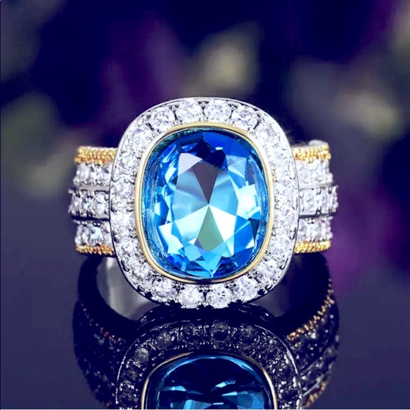 🦋 Blue Topaz 8 ct. set in .925 with 18 Kt. . White Sapphires. - Picture 1 of 6
